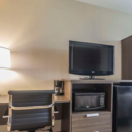 Comfort Inn Levis Bagian luar foto