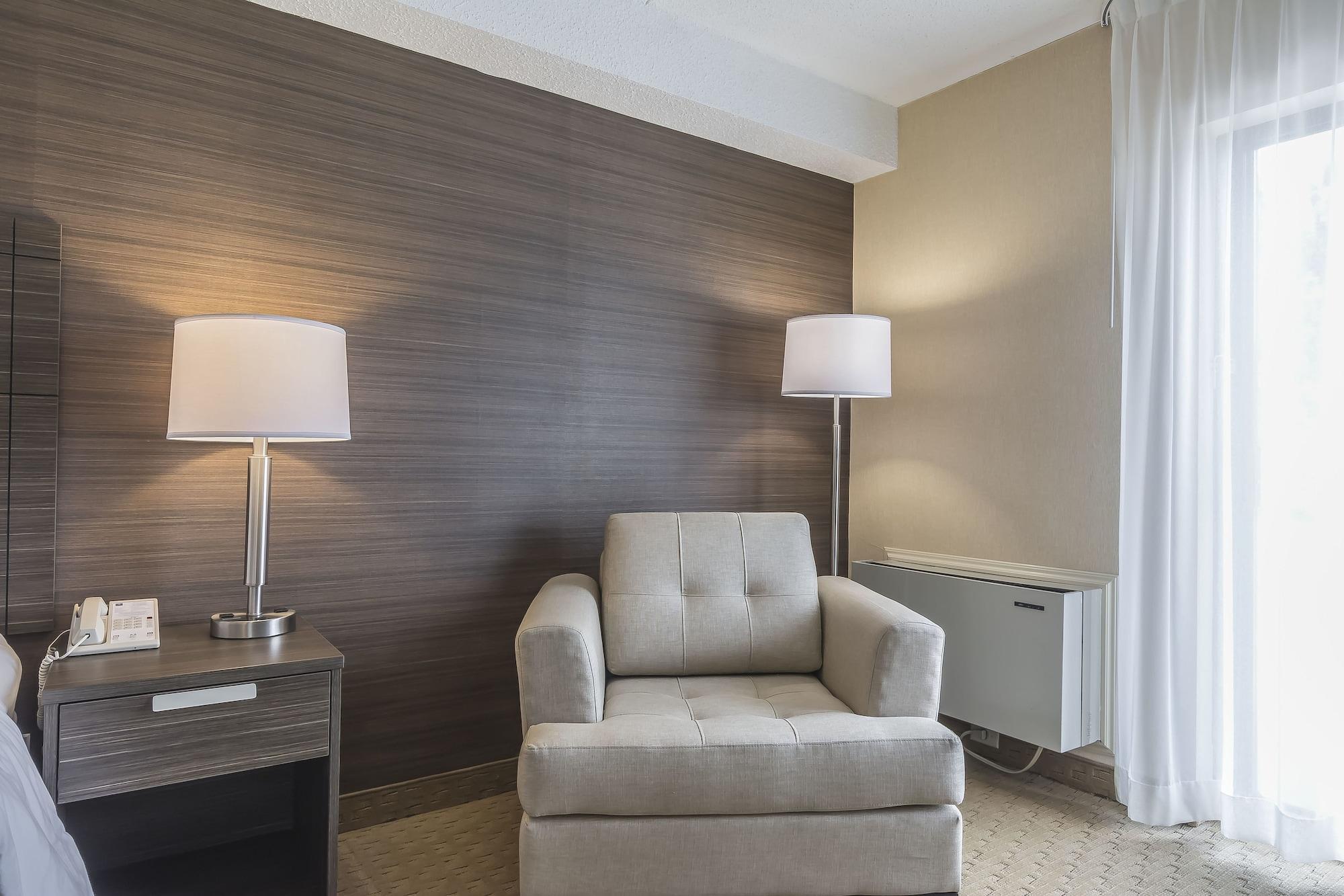 Comfort Inn Levis Bagian luar foto