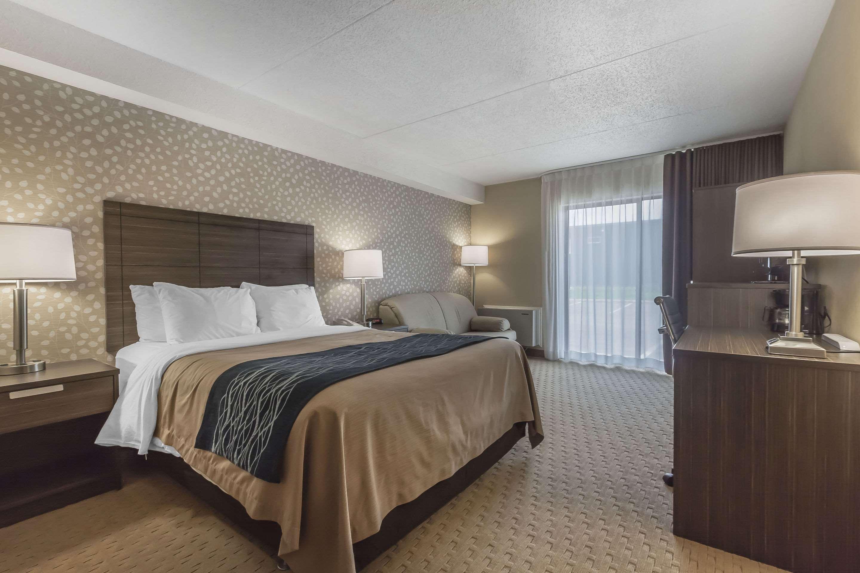 Comfort Inn Levis Bagian luar foto