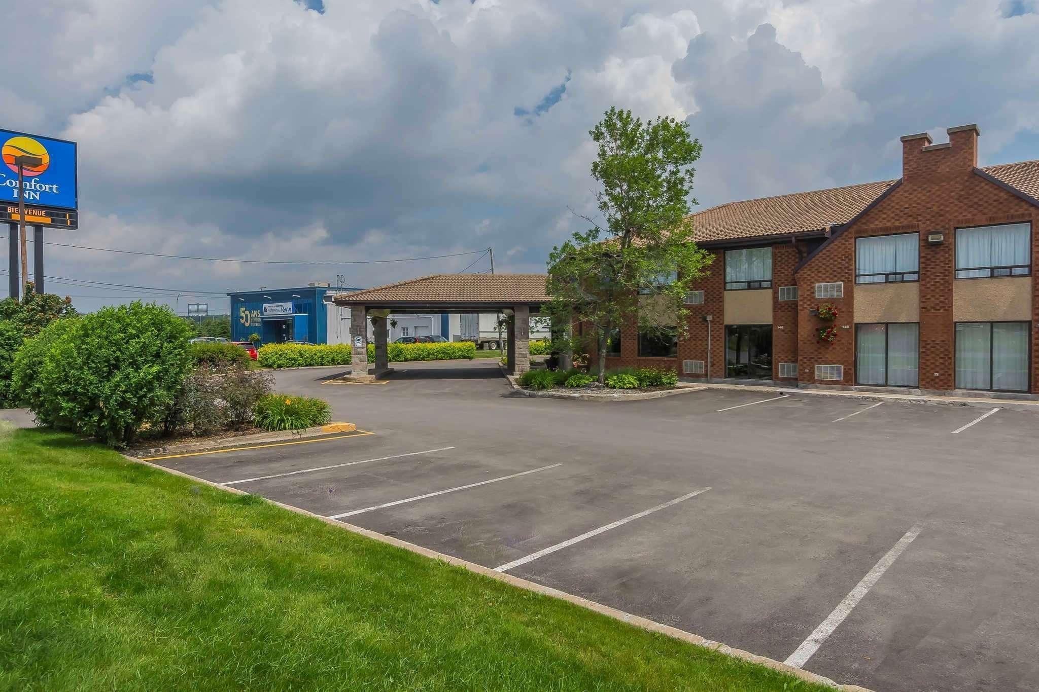 Comfort Inn Levis Bagian luar foto