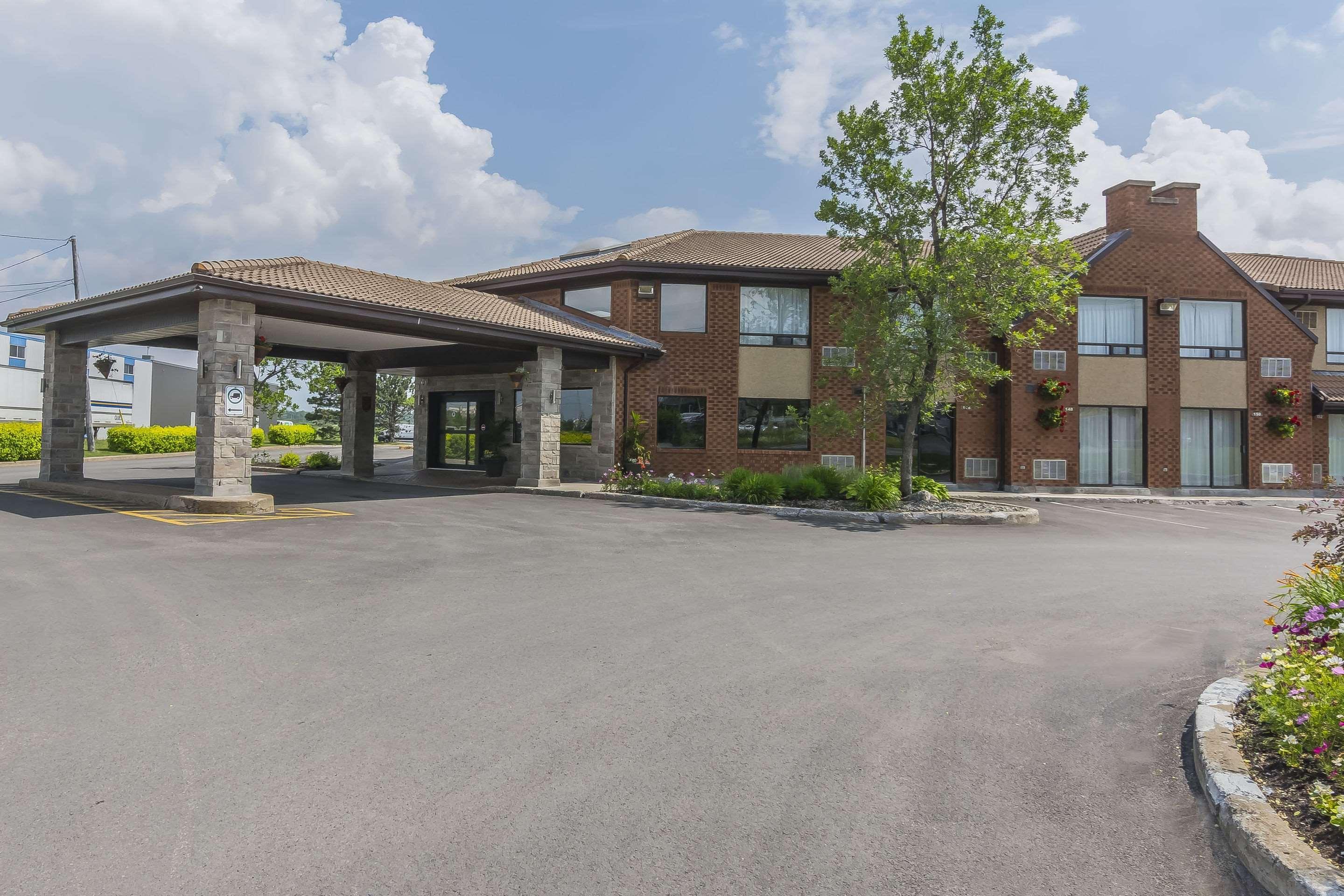 Comfort Inn Levis Bagian luar foto