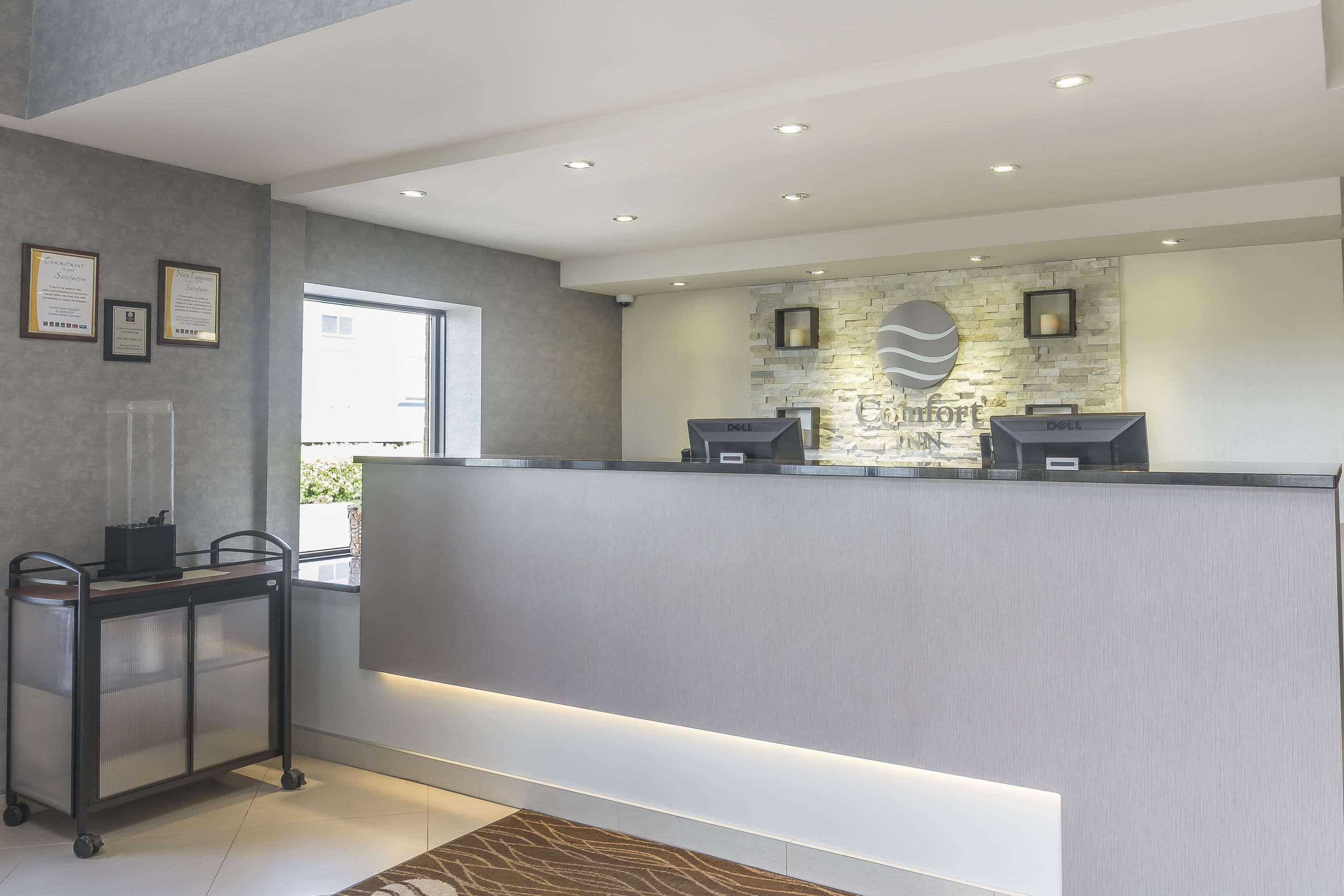 Comfort Inn Levis Bagian luar foto