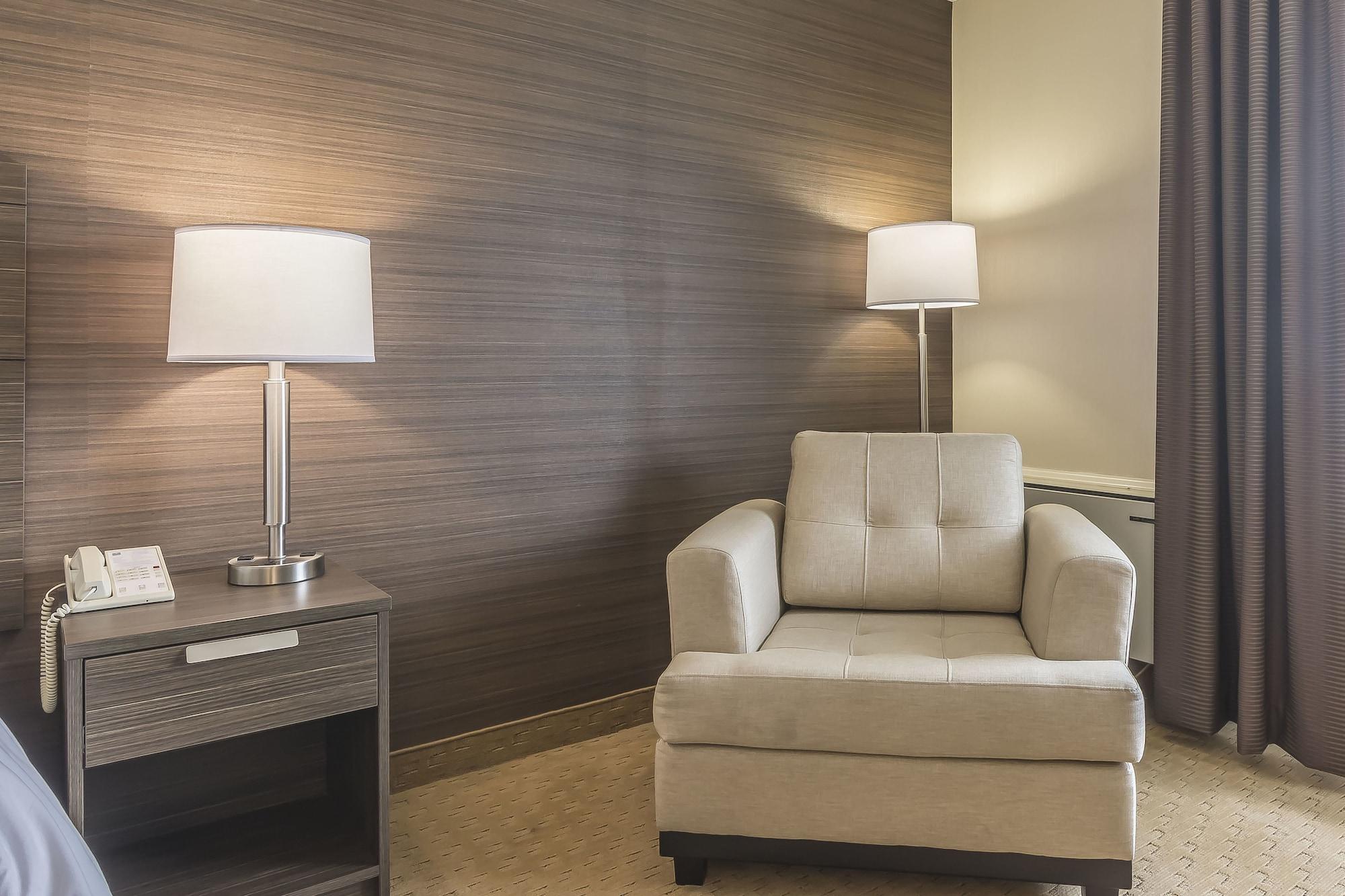 Comfort Inn Levis Bagian luar foto