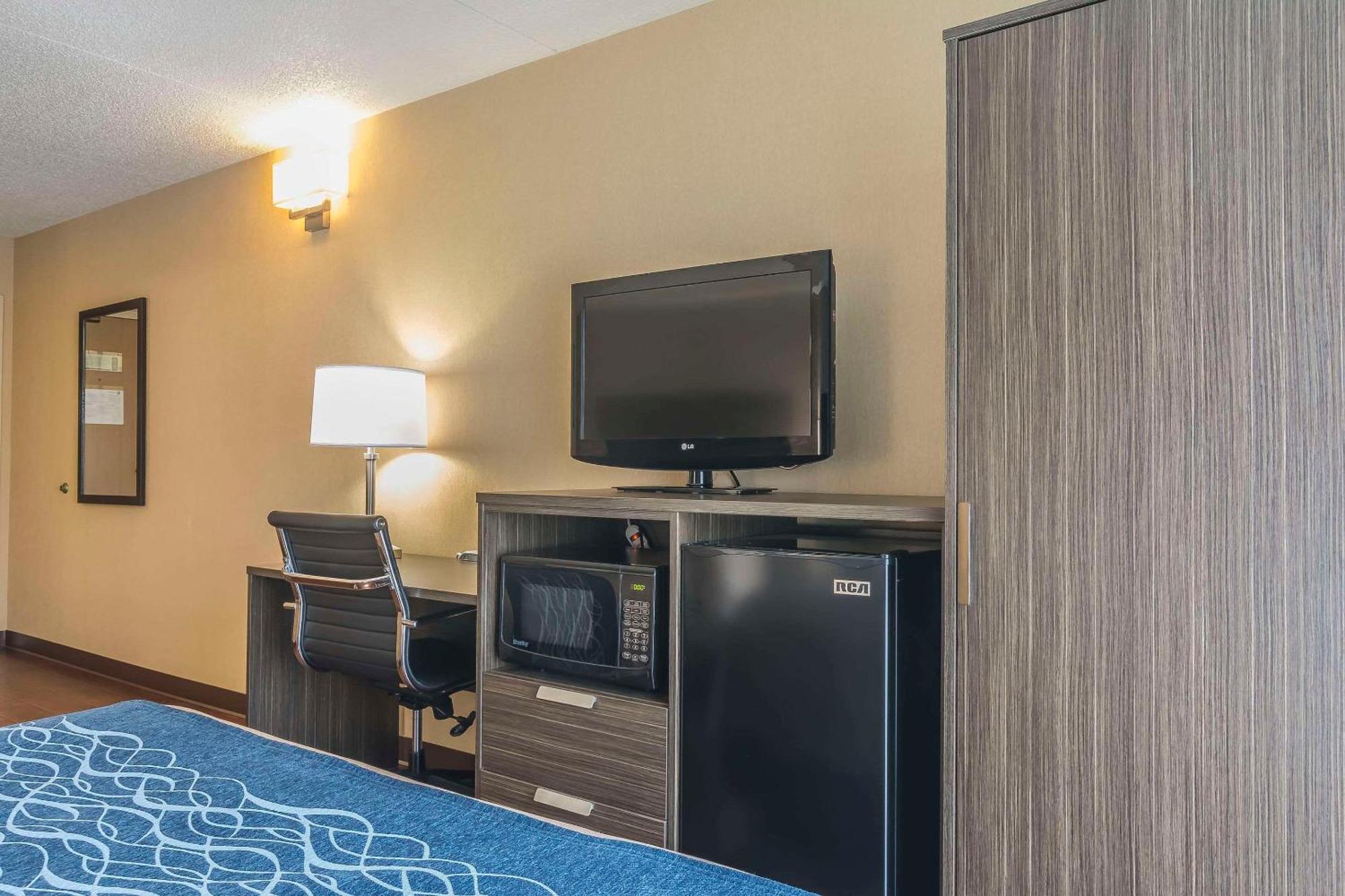 Comfort Inn Levis Bagian luar foto