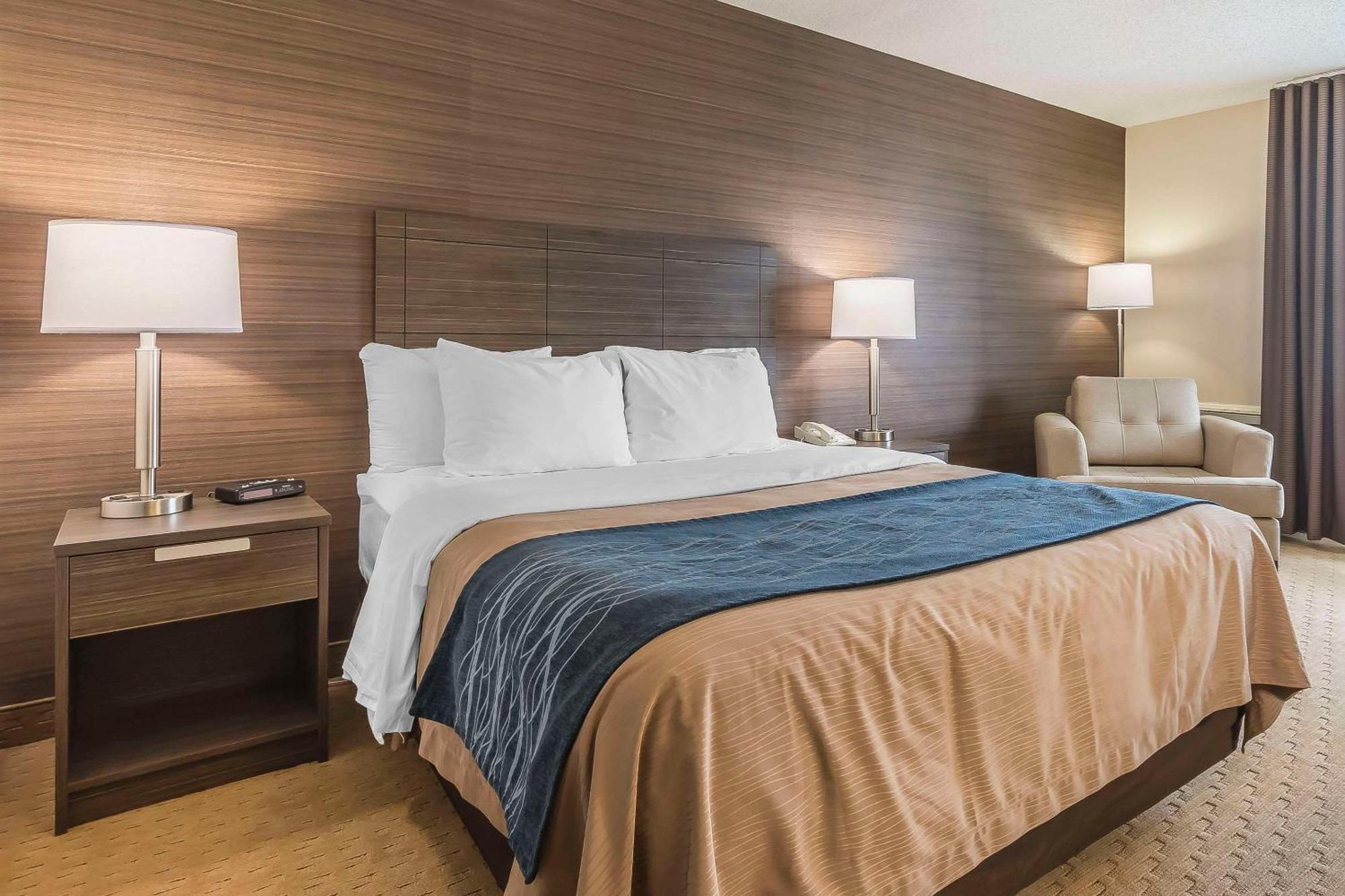Comfort Inn Levis Bagian luar foto