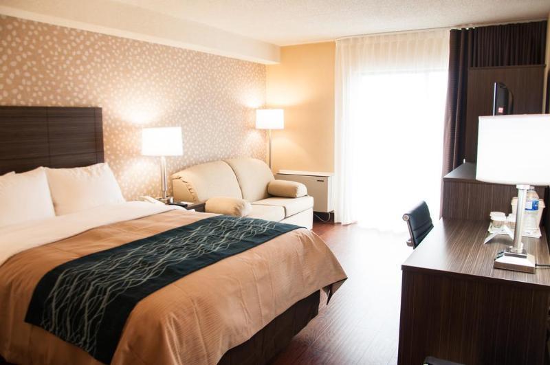 Comfort Inn Levis Bagian luar foto