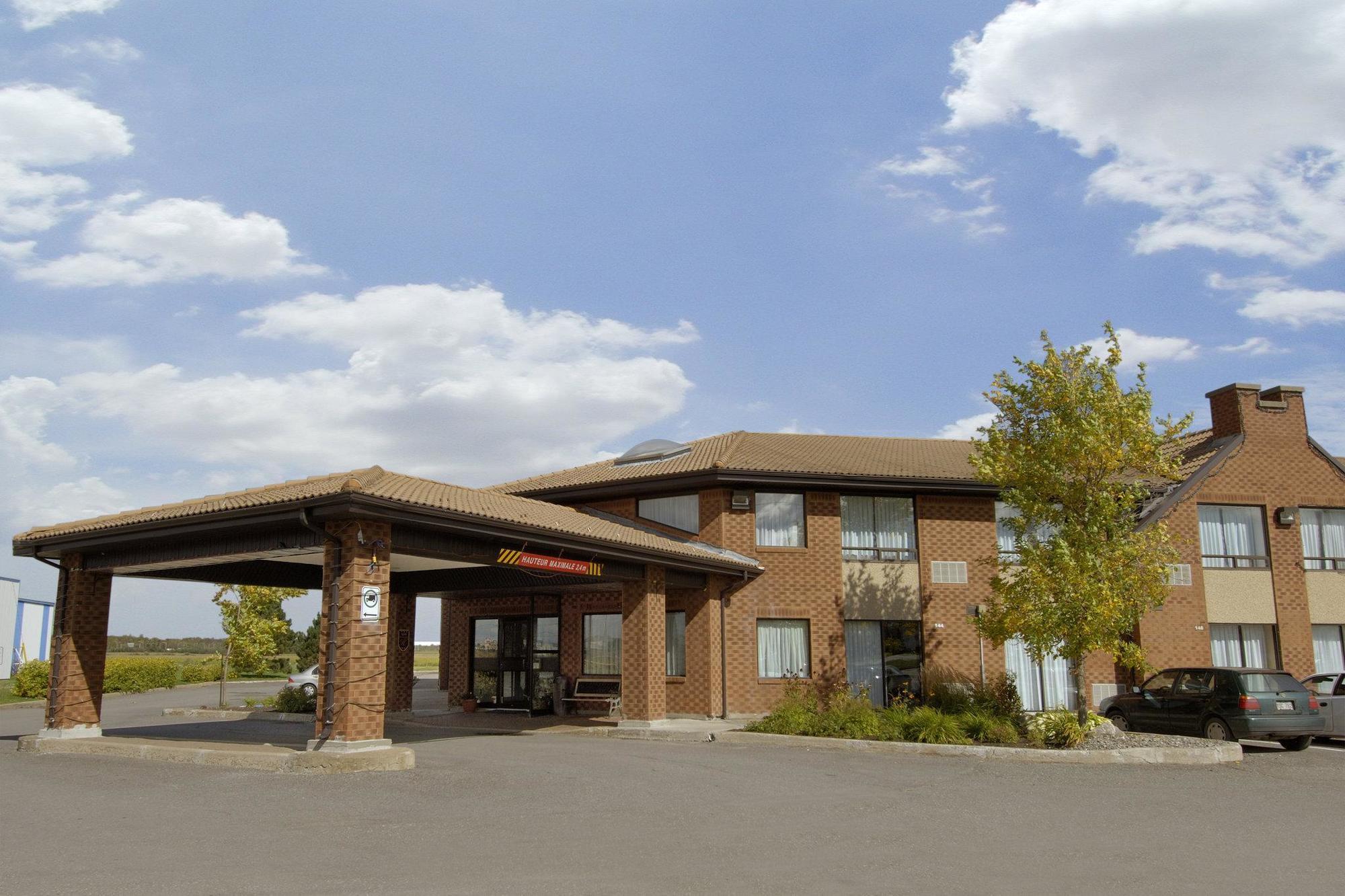 Comfort Inn Levis Bagian luar foto
