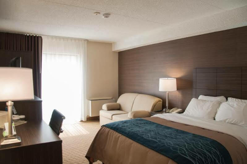 Comfort Inn Levis Bagian luar foto